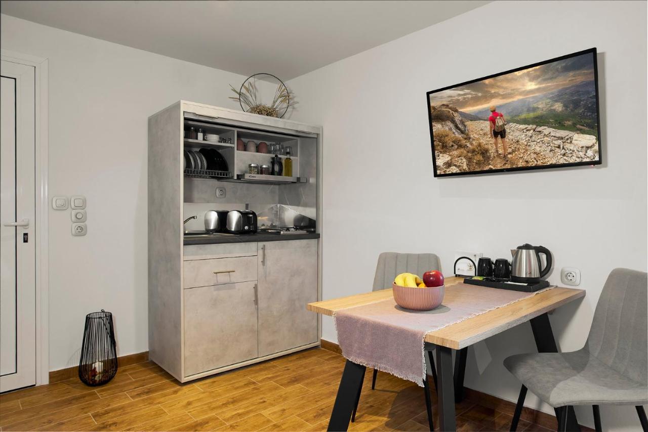 Apartments Gonies - Afroditi Goníai エクステリア 写真